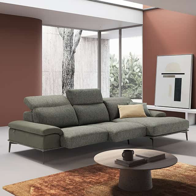 Eagle Italian Sofa - Gallery Image 15