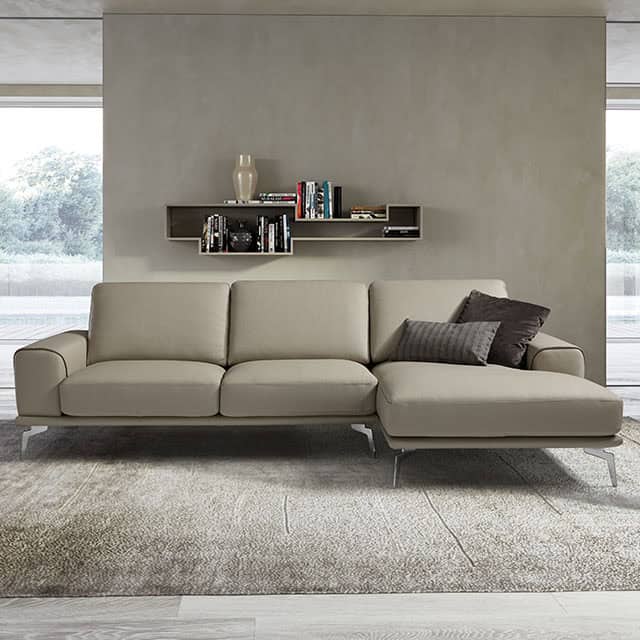 Kaylee Italian Sofa - Gallery Image 7