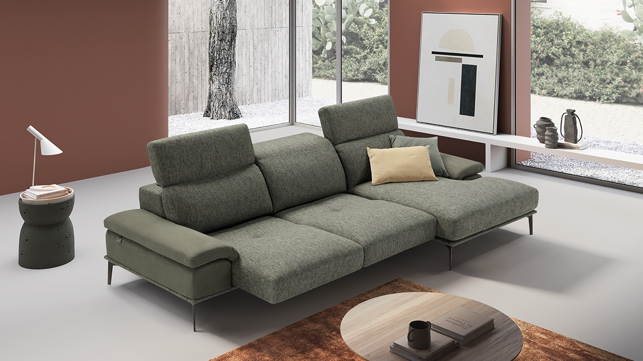 Eagle Italian Sofa - Gallery Image 13