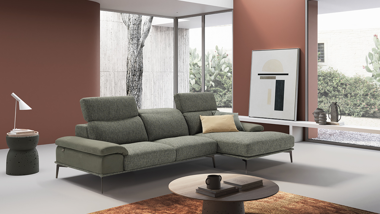 Eagle Italian Sofa - Gallery Image 12