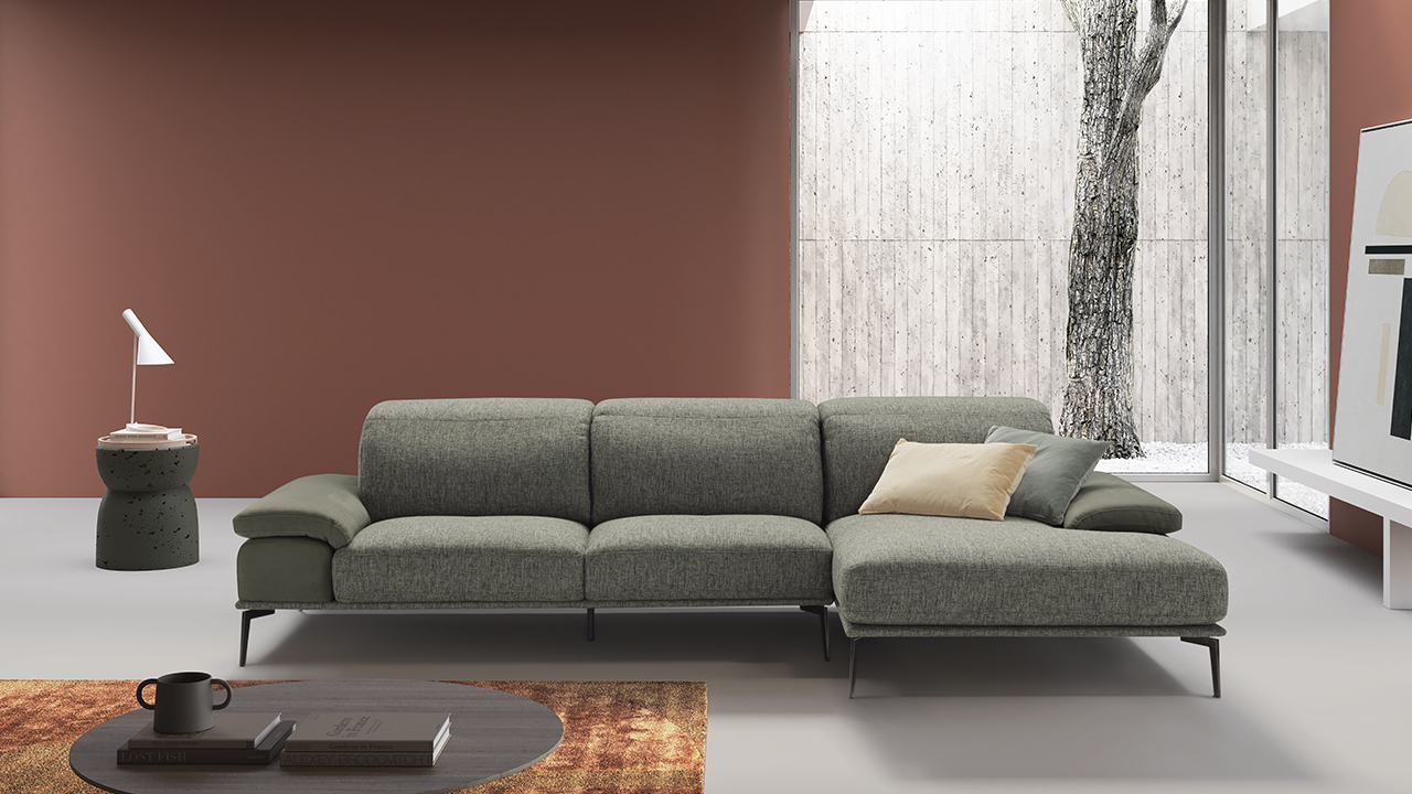 Eagle Italian Sofa - Gallery Image 11