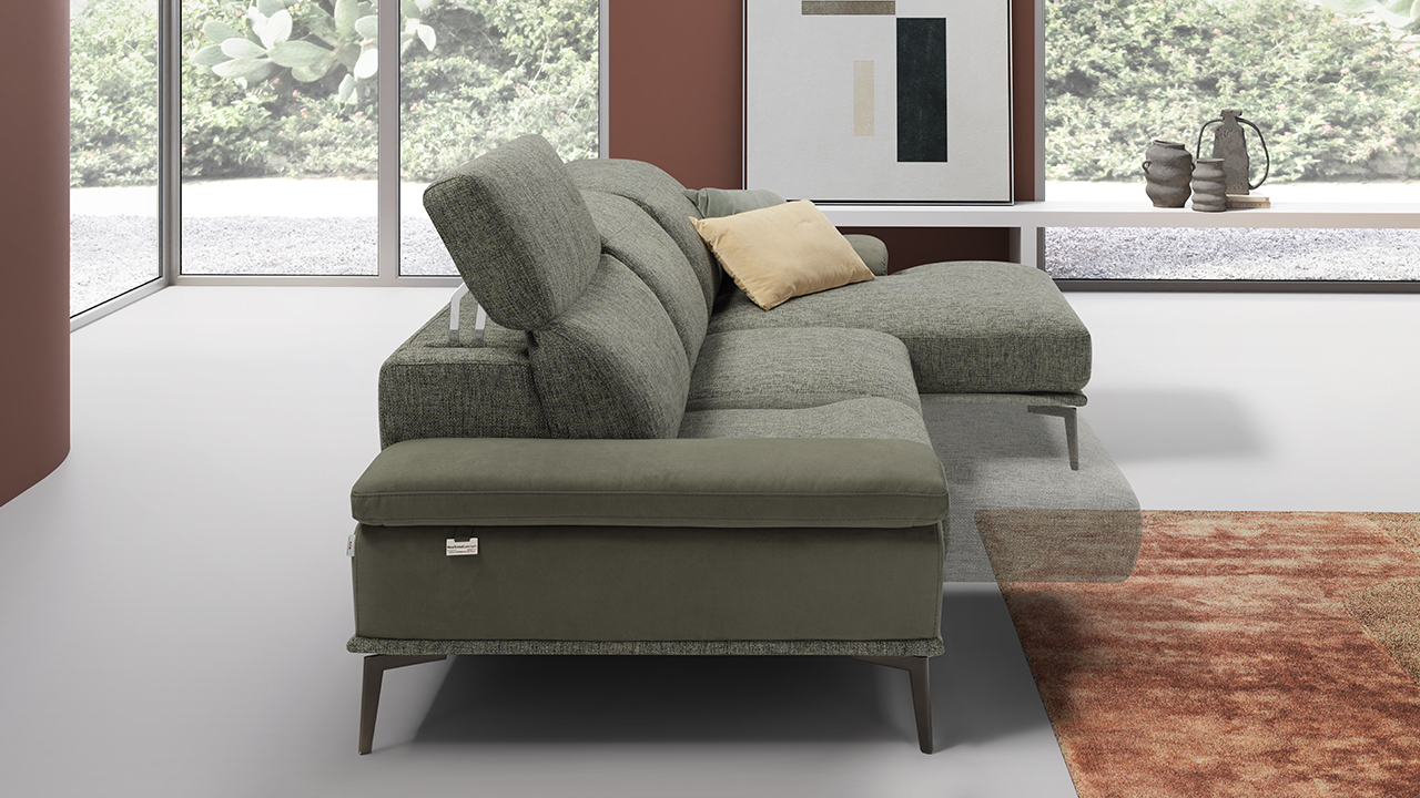 Eagle Italian Sofa - Gallery Image 10