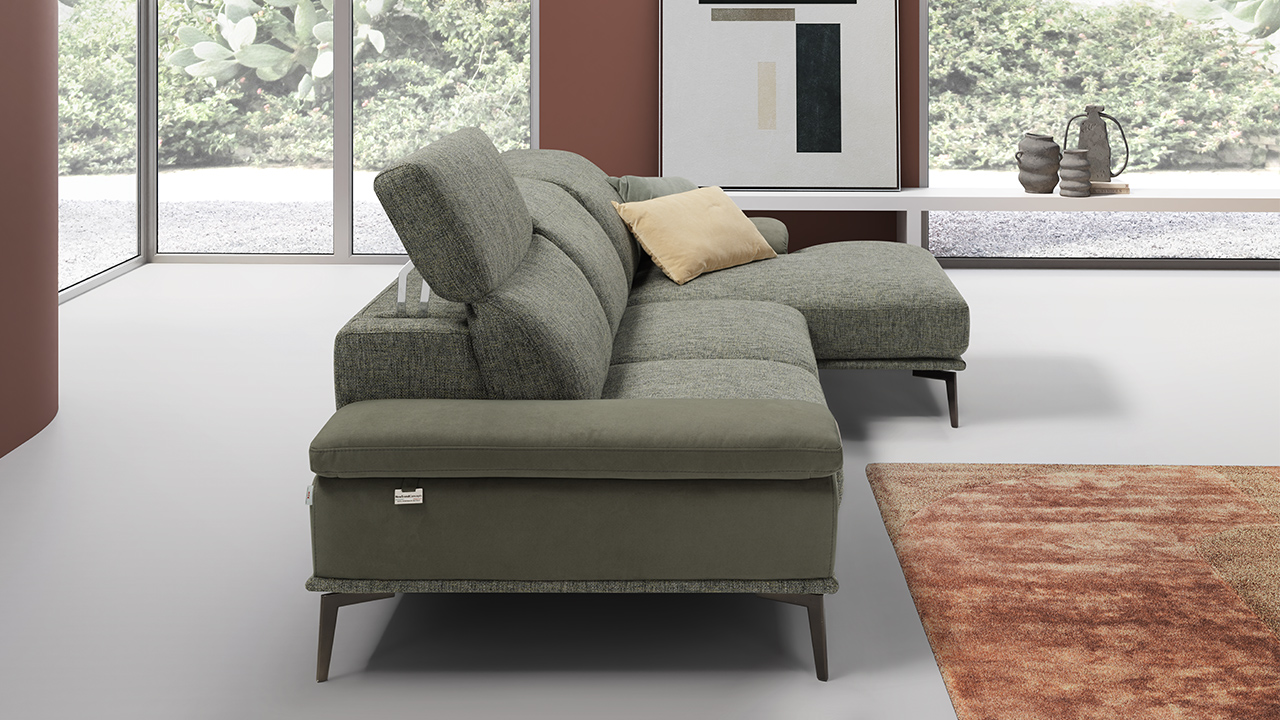 Eagle Italian Sofa - Gallery Image 2