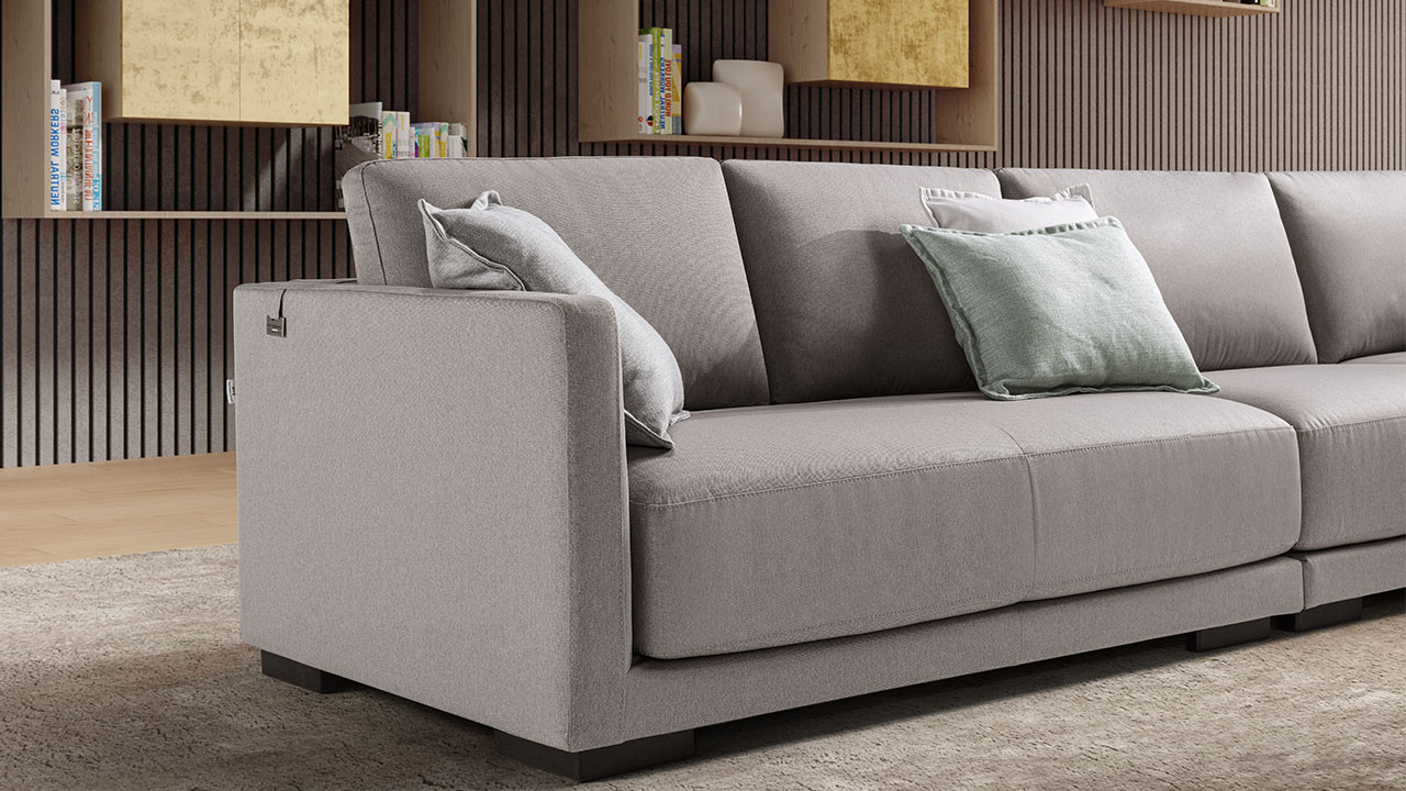 Eddie Italian Sofa - Gallery Image 2