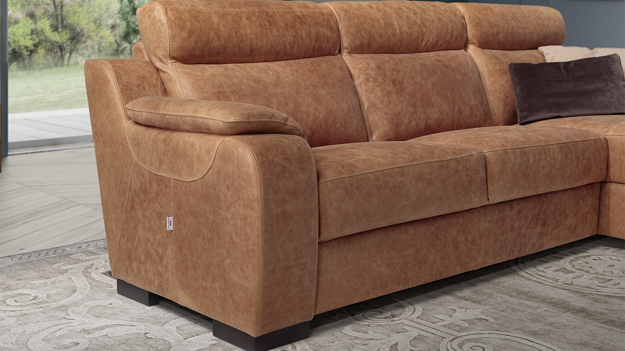 Ethos Italian Sofa - Gallery Image 6