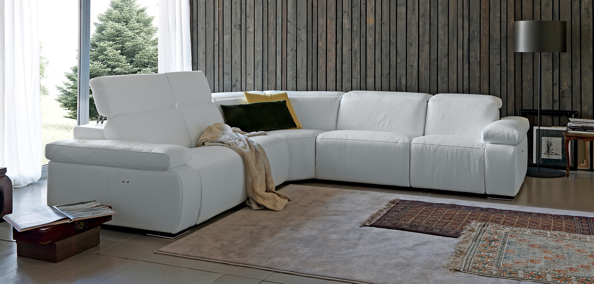 Hyding Italian Sofa - Gallery Image 5
