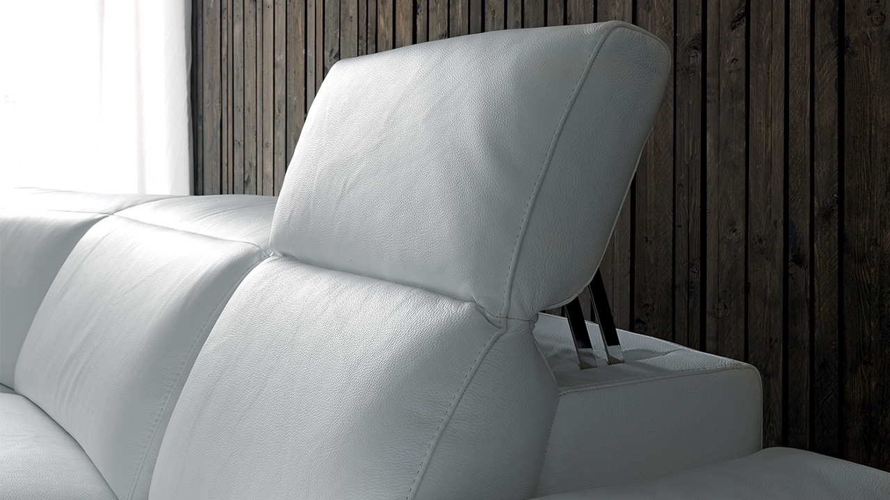 Hyding Italian Sofa - Gallery Image 2