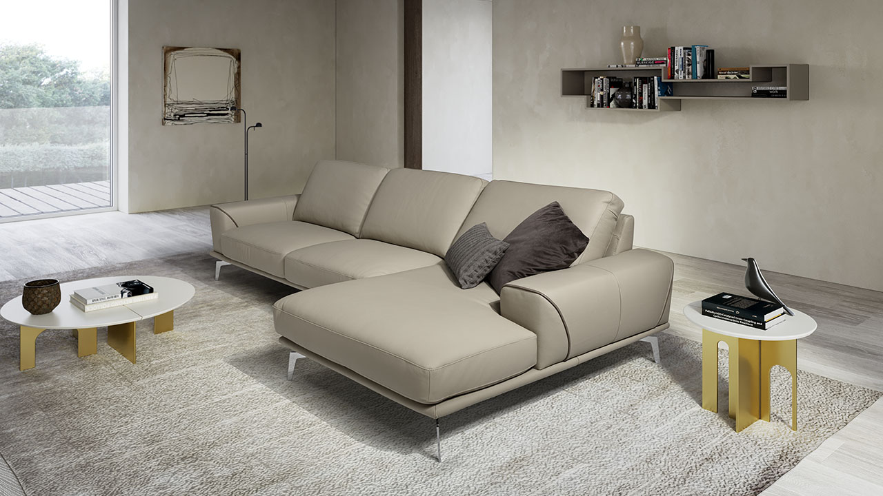 Kaylee Italian Sofa - Gallery Image 4