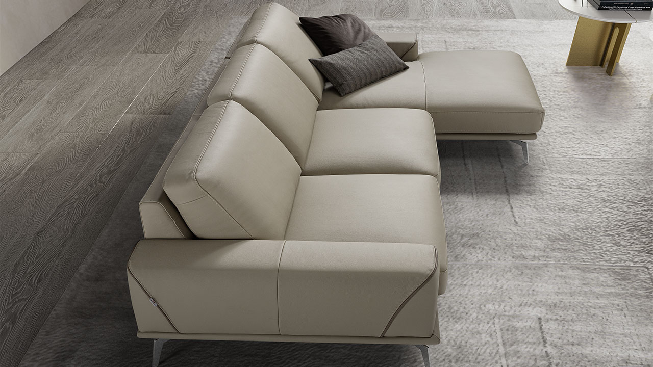 Kaylee Italian Sofa - Gallery Image 2