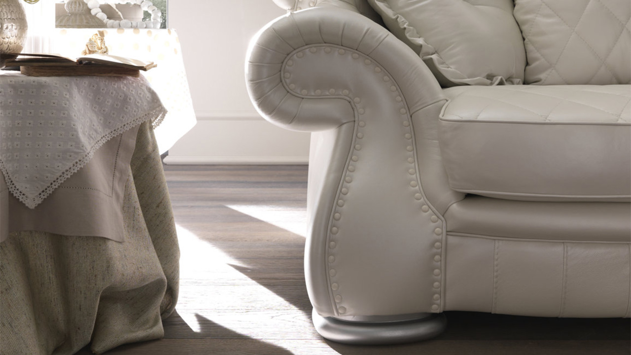 Kiara Italian Sofa - Gallery Image 7
