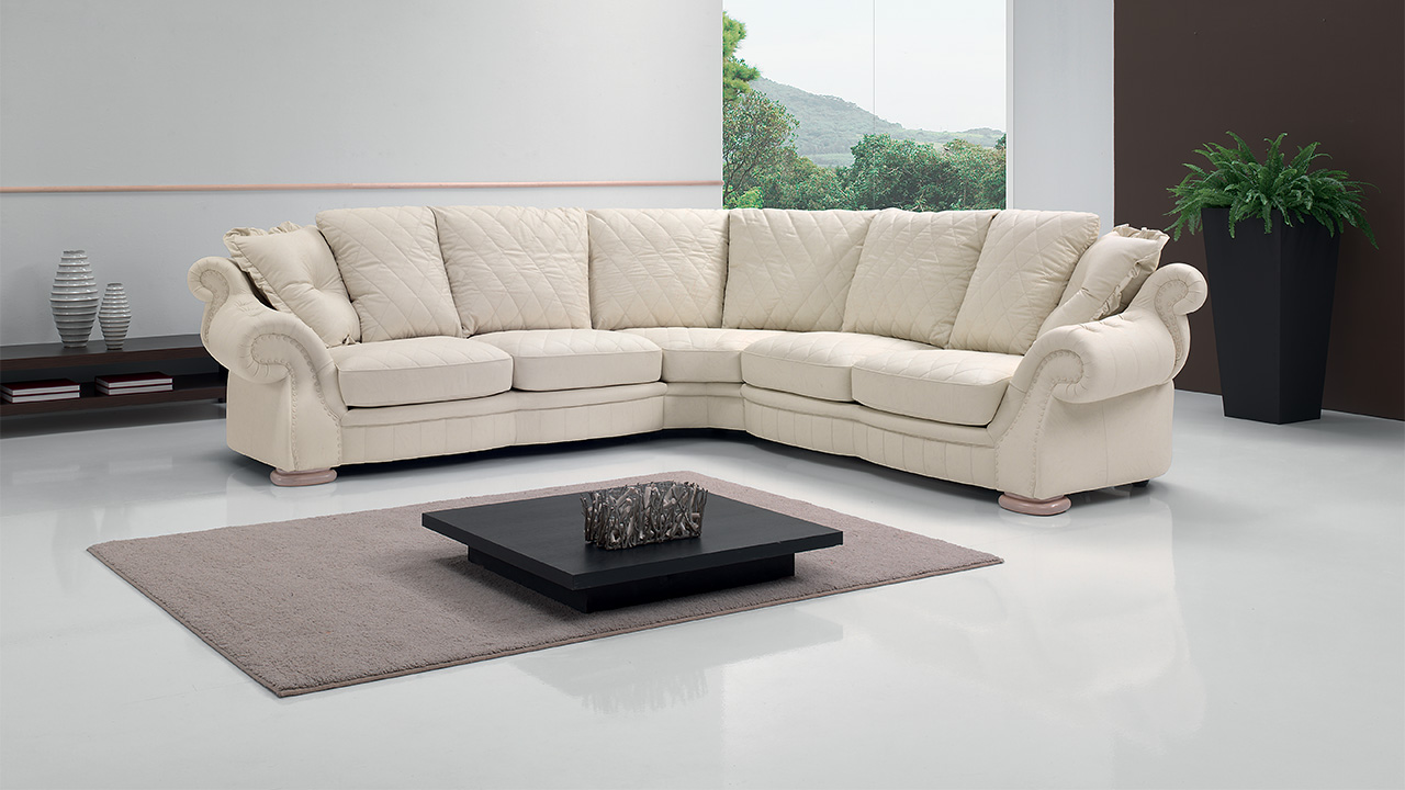 Kiara Italian Sofa - Gallery Image 4