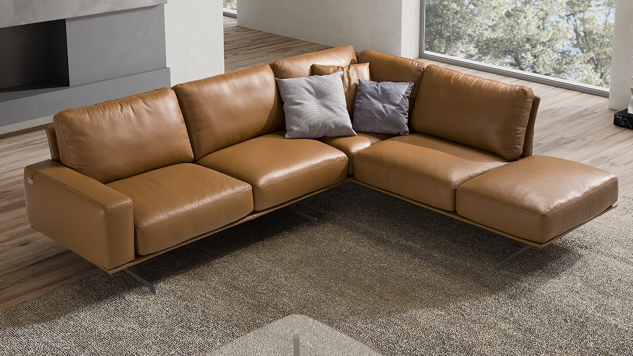 Nuvolari Italian Sofa - Gallery Image 8