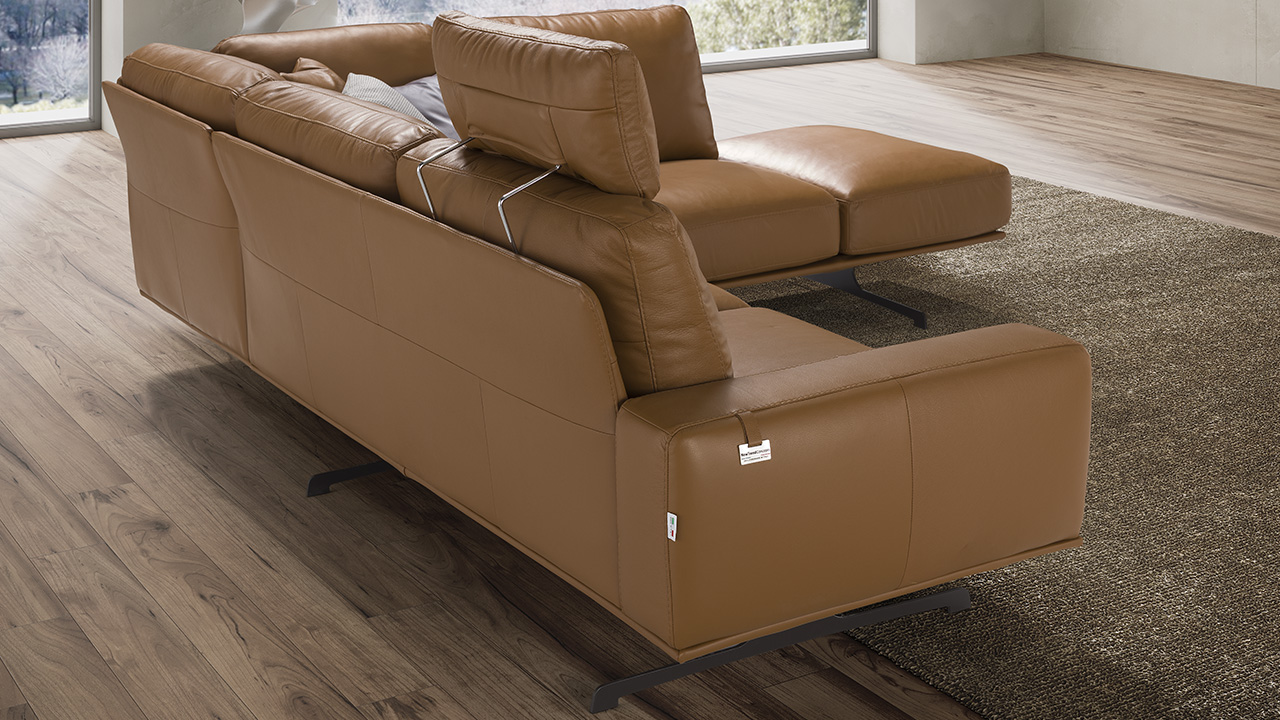 Nuvolari Italian Sofa - Gallery Image 6