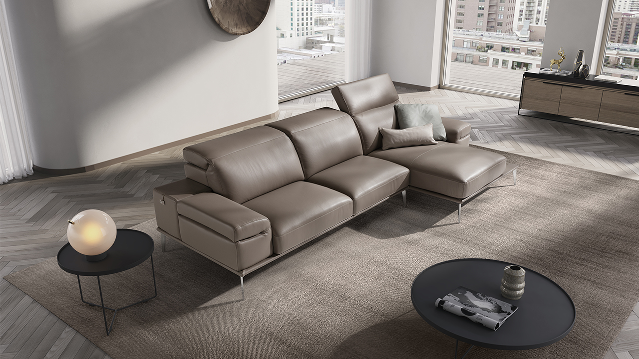 Oblige Italian Sofa - Gallery Image 8