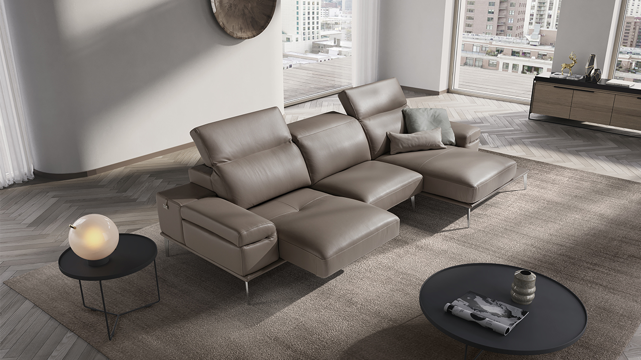 Oblige Italian Sofa - Gallery Image 14
