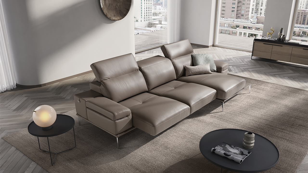Oblige Italian Sofa - Gallery Image 10