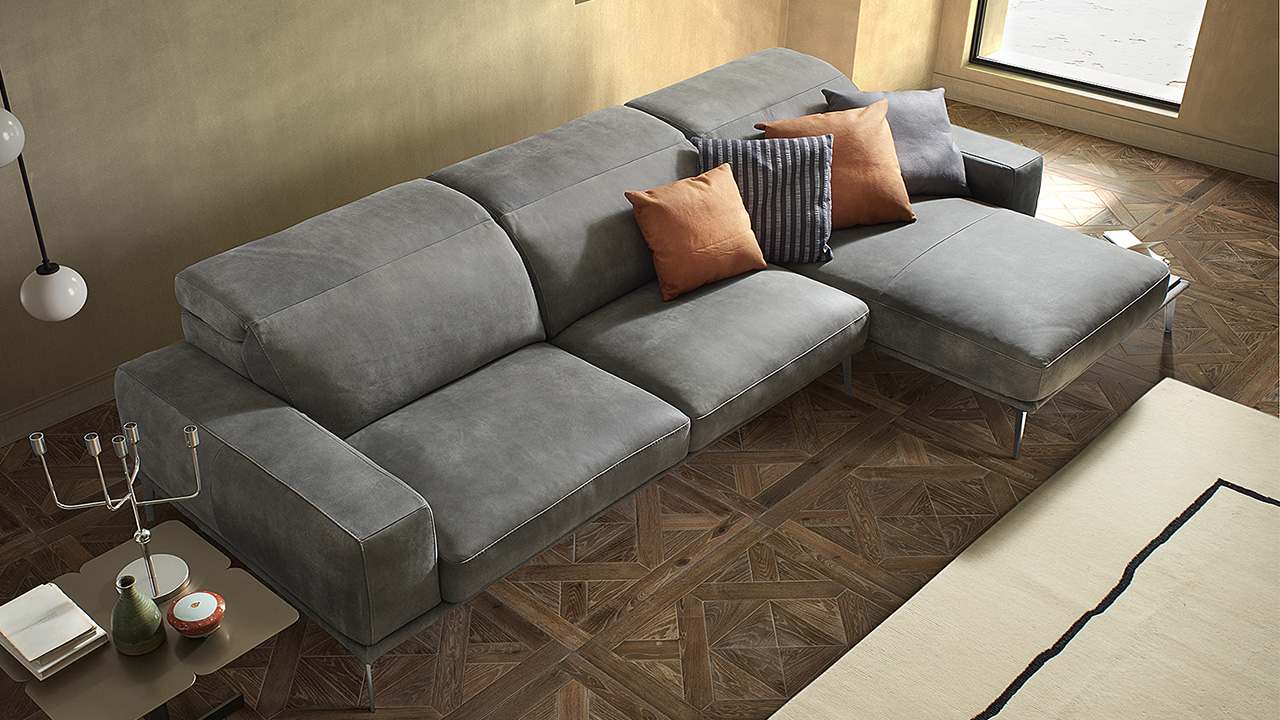 Villeneuve Italian Sofa - Gallery Image 12