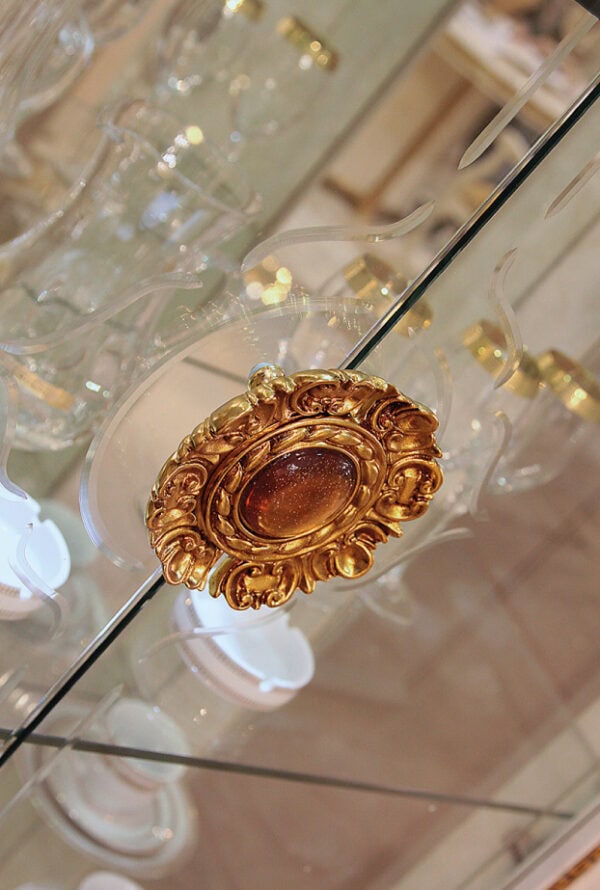 Leonardo Italian dining room cabinet knob, crafted by Arredoclassic.