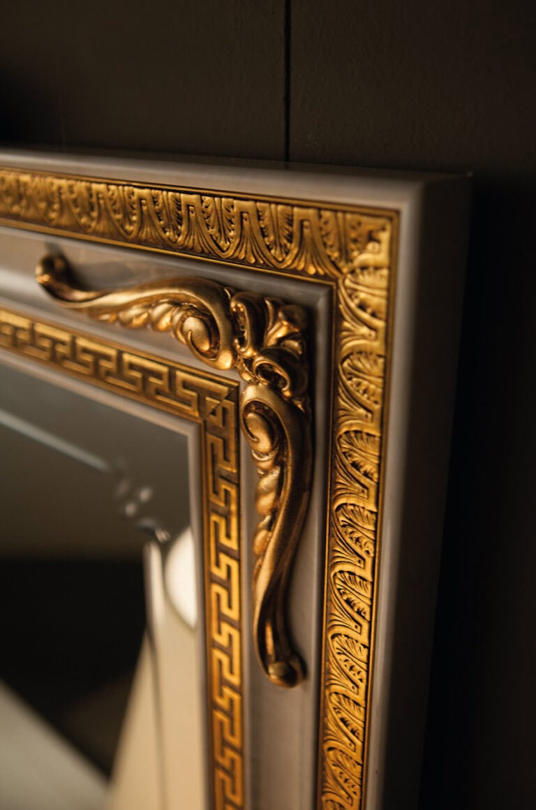 Leonardo Italian dining room ornate wall mirror, crafted by Arredoclassic.