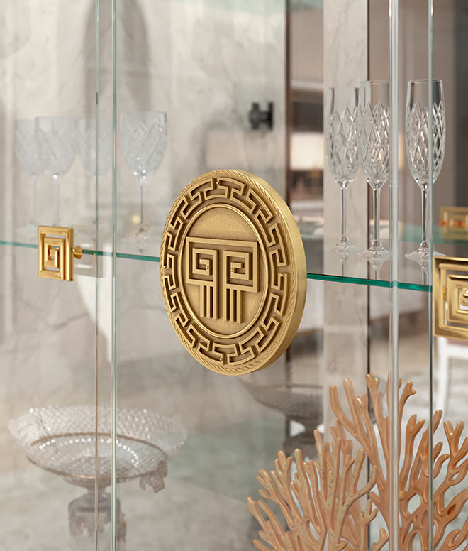 Romantica Italian dining room display cabinet, crafted by Arredoclassic.