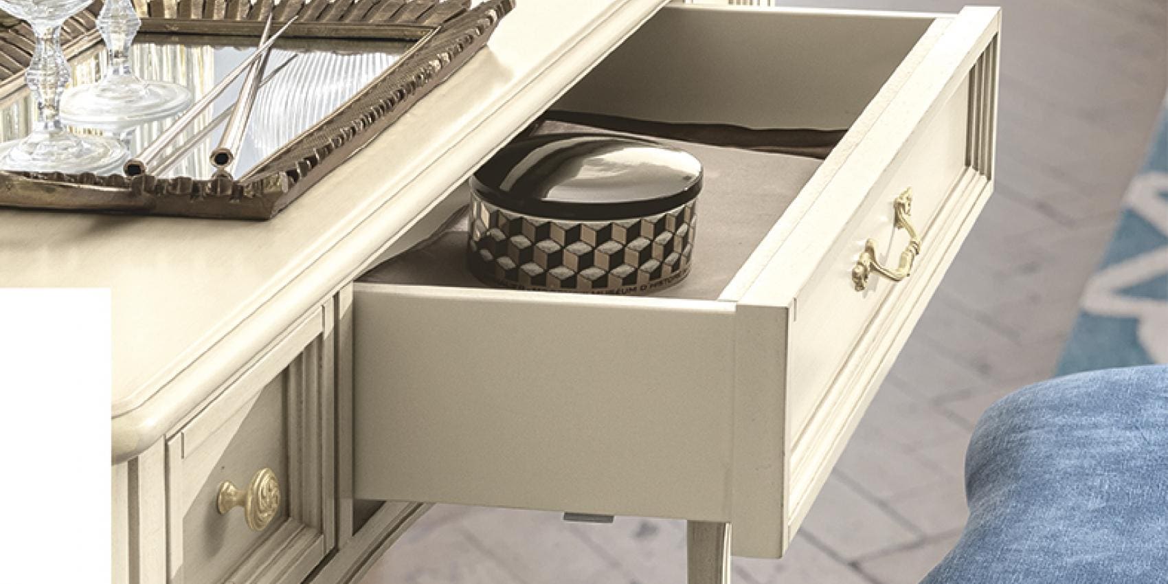Verdi classic Italian vanity dressing table in cream with curved cabriole legs by Camelgroup.